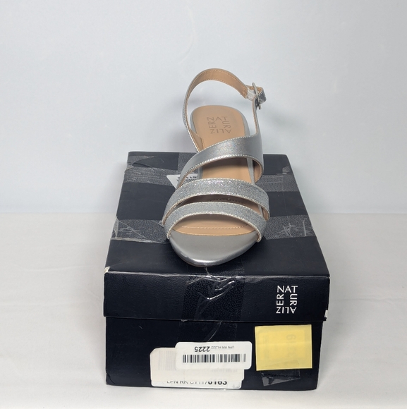 NEW Naturalizer Womens Taimi Adjustable Evening Sandals Sz 8.5 wide silver - Picture 4 of 4